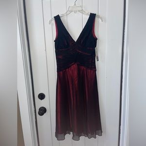 Adrianna Papell Women’s Black And Red Sheer Dress Size 4p